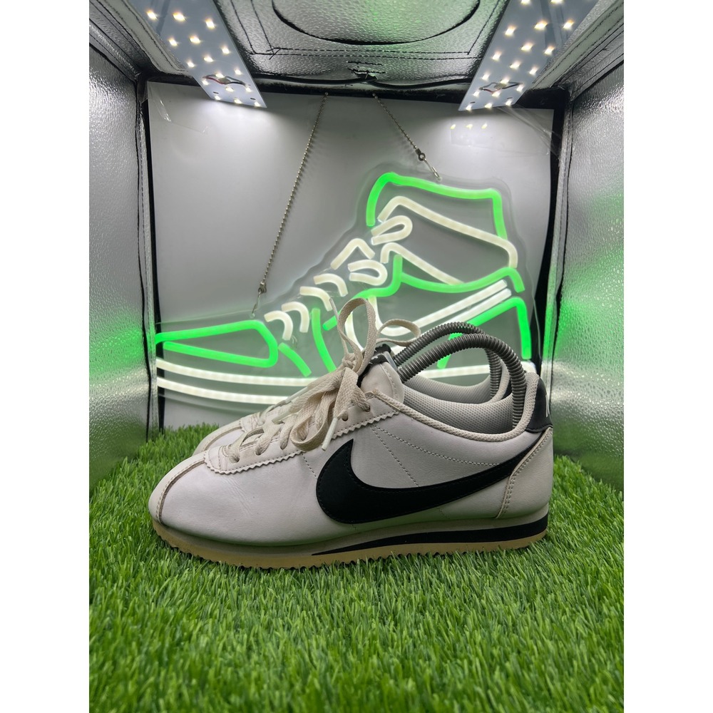 Nike‎ Cortez Basic Womens 7.5 White Black Gum Sole Sneakers 904764-102
